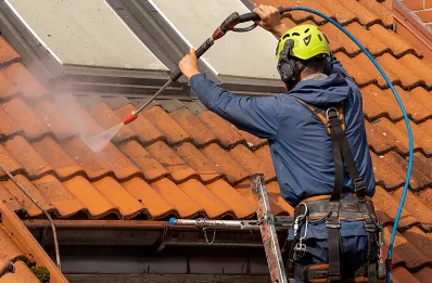 Démoussage et hydrofuge de toiture à Églisolles